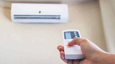 El aire acondicionado debe colocarse a temperaturas entre 24 y 27 grados.