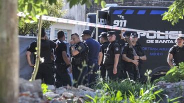 La policía trabajaba intensamente en la zona.