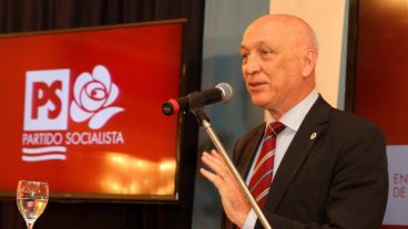 Bonfatti recordó que Contigiani "no es afiliado" al Partido Socialista.