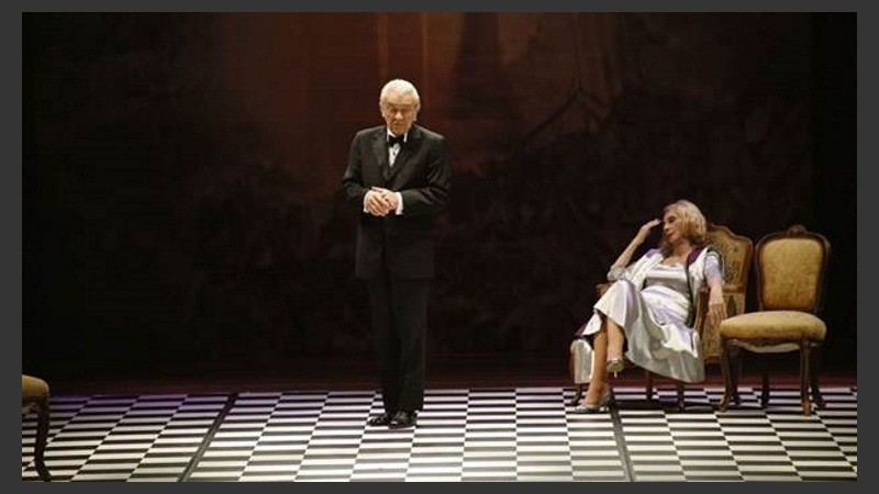 Arturo Bonín y Graciela Dufau en el teatro. 