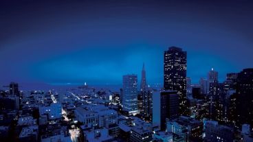 La base de datos de blockchain está formada por cadenas de bloques que están duplicadas en miles de computadoras de todo el mundo.