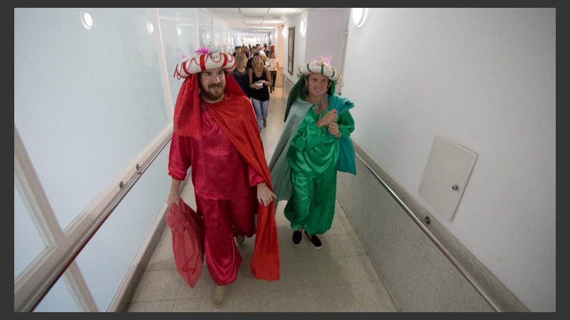 Los Reyes Magos de recorrida por las maternidades rosarinas. 