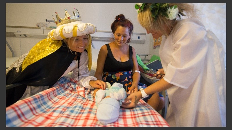 Los Reyes Magos de recorrida por las maternidades rosarinas. 