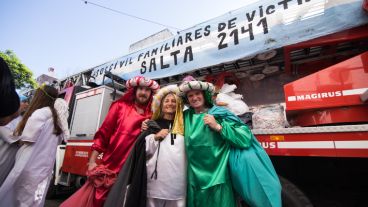 Los Reyes Magos de recorrida por las maternidades rosarinas.