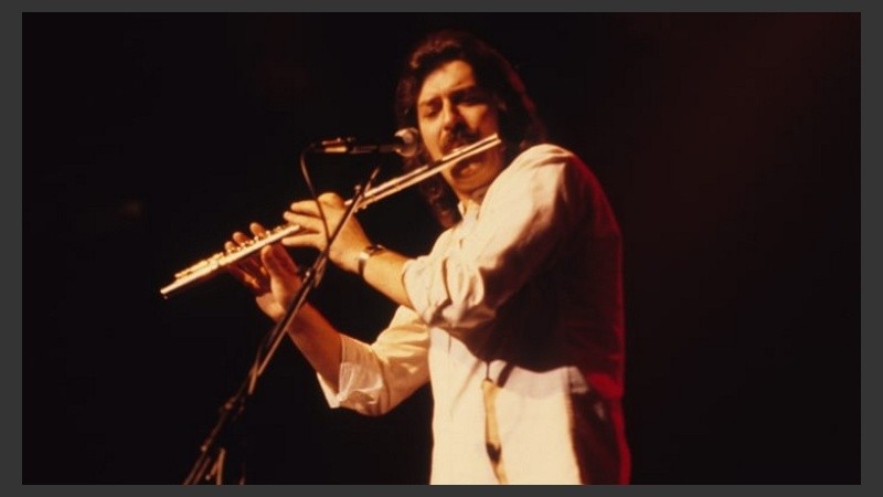 Ray Thomas fundó The Moody Blues en 1964, en Birmingham, junto a Graeme Edge, Clint Warwick, Mike Pinder y Denny Laine.