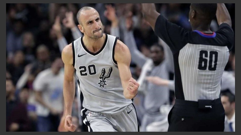 Manu Ginóbii sigue cosechando éxitos en la NBA.