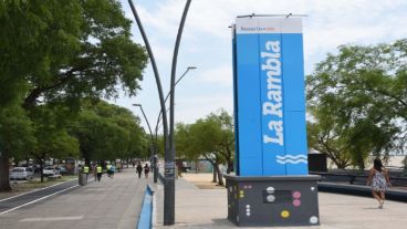 La Rambla Catalunya es una de las propuestas más atractivas que tiene la ciudad para disfrutar de la costanera norte.