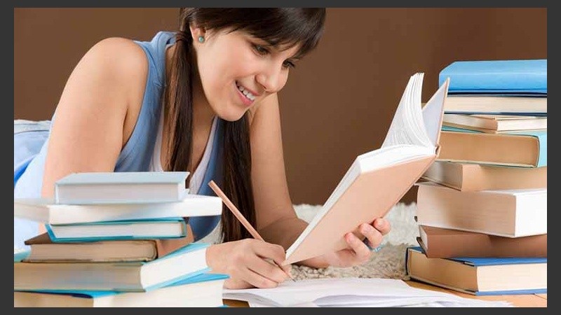 La escritura a mano ayuda a reforzar la memoria a la hora de estudiar.