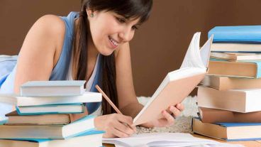 La escritura a mano ayuda a reforzar la memoria a la hora de estudiar.