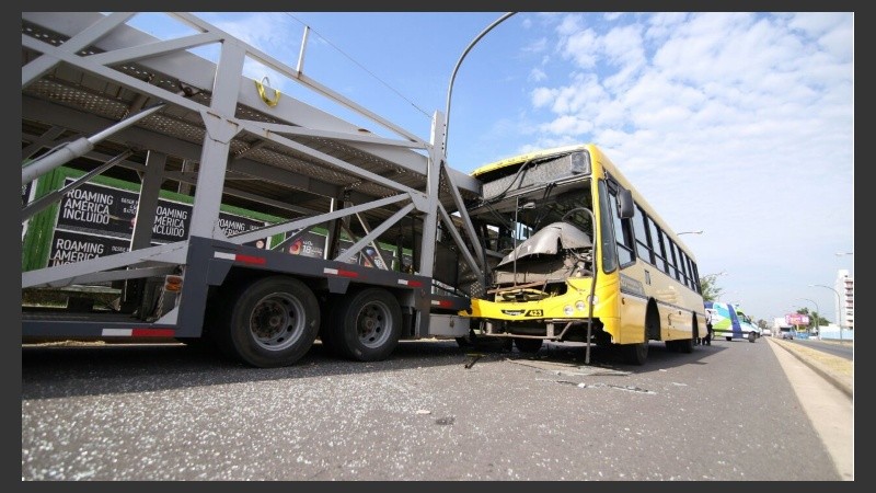 El choque ocurrió en Alberdi y Carballo. 