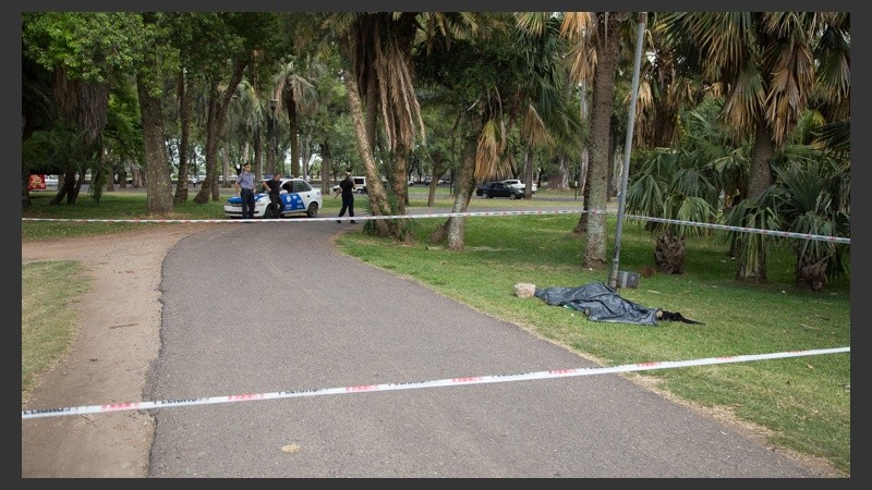 El cuerpo fue hallado en la diagonal y el bulevar. 
