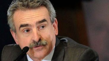Agustín Rossi y otros legisladores de la oposición denuncian que el DNU es “un intento de limitar la actividad parlamentaria”.