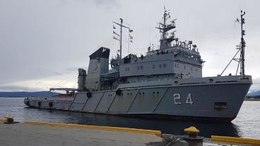 El buque ARA Islas Malvinas zarpó este sábado desde Tierra del Fuego.