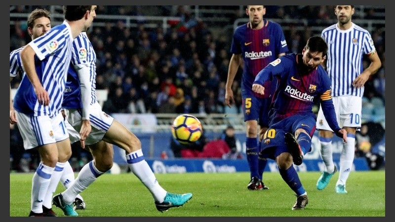 En un estadio casi siempre adverso, Leo mostró nuevamente que es el mejor.