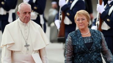 El Papa fue recibido por la presidenta Bachelet.