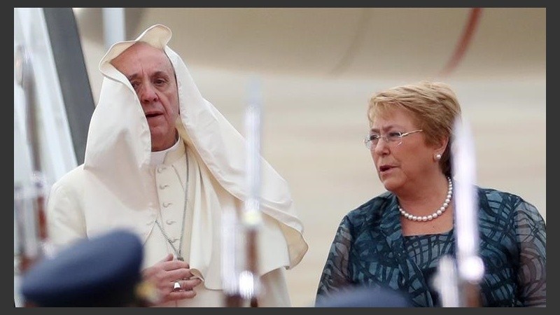 El viento, protagonista en el aeropuerto de Santiago.