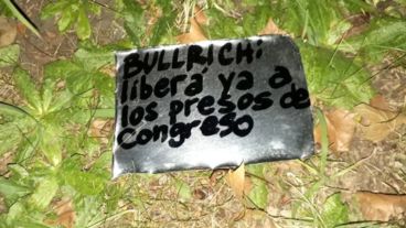 La placa con la amenaza a Patricia Bullrich.