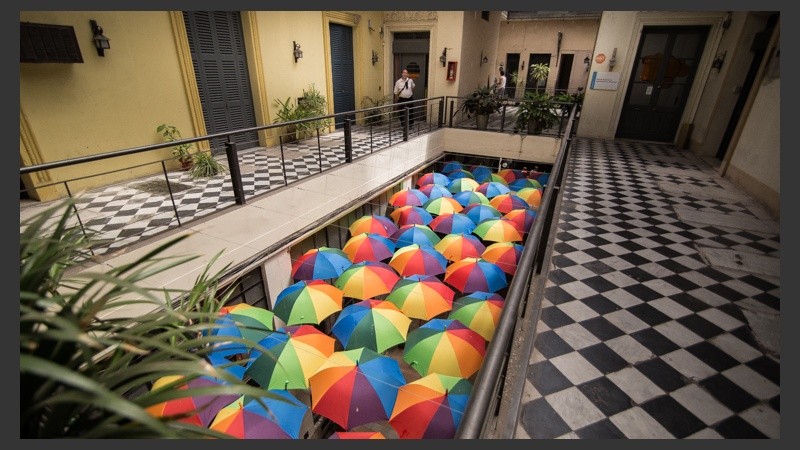 La intervención vista desde el primer piso de la histórica galería. 