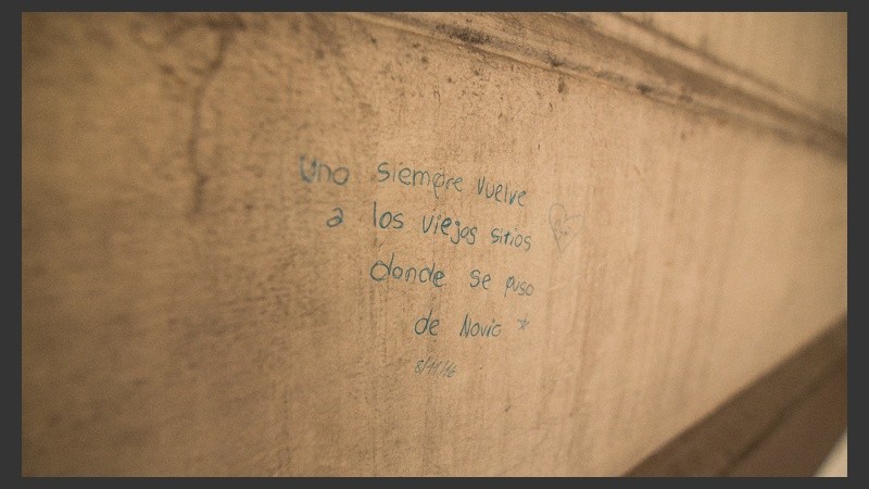 Enamorados en Pasaje Pan.