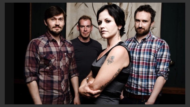 La banda también publicará una edición especial de su disco debut, “Everybody's else is doing it so why can't we?”