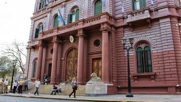 Los empleados municipales, atentos al comienzo de la negociación paritaria.