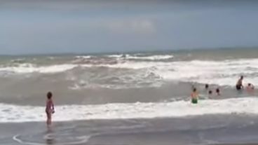 Tensión en la playa.
