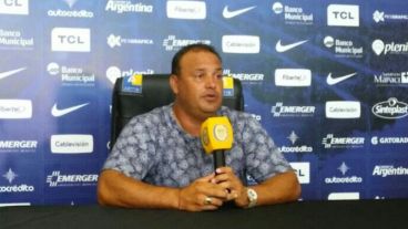 El entrenador habló en conferencia de prensa en Arroyo Seco, tras los amistosos con el Charrúa.