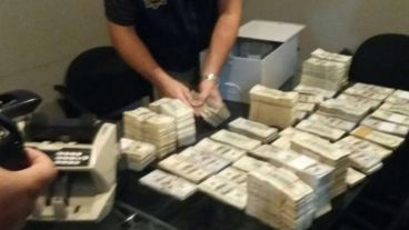 El dinero fue encontrado en las cajas de seguridad de Balcedo en un banco.