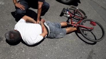 El acusado fue reducido luego de huir y caerse de su bicicleta.