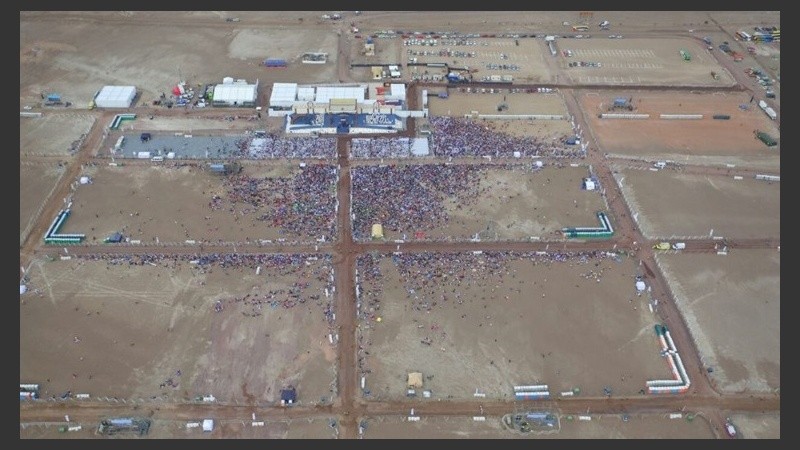 En un espacio para 380 mil personas hubo 50 mil.