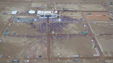 En un espacio para 380 mil personas hubo 50 mil.