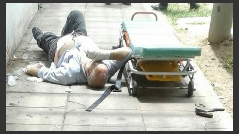 El hombre herido tiene 72 años.