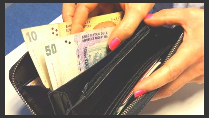 De acuerdo al estudio, los salarios del transporte y de los docentes serán los más afectados.