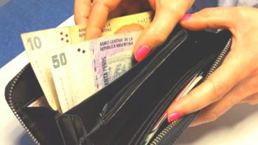 De acuerdo al estudio, los salarios del transporte y de los docentes serán los más afectados.