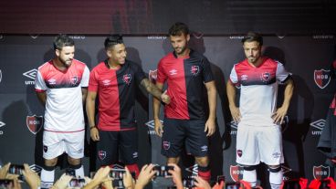 La nueva camiseta titular y suplente de La Lepra.
