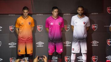 Las nuevas camisetas de los arqueros.