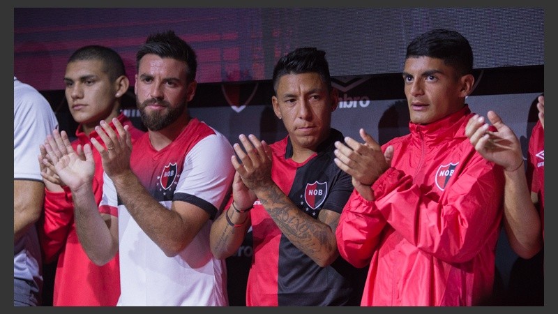 Las figuras de Newell´s presentaron el nuevo modelo.