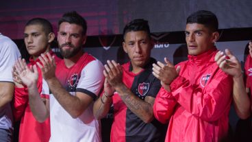 Las figuras de Newell´s presentaron el nuevo modelo.