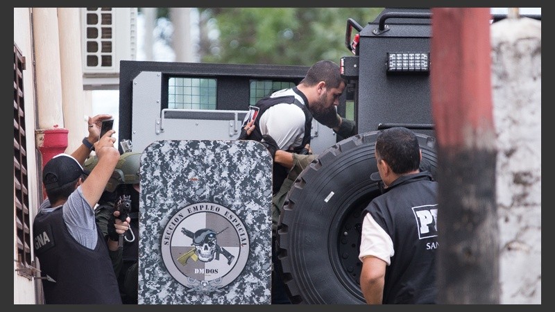 El momento cuando trasladan a Alan Funes este martes por la mañana.
