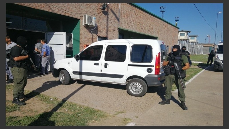 Un fuerte operativo de seguridad en el traslado.