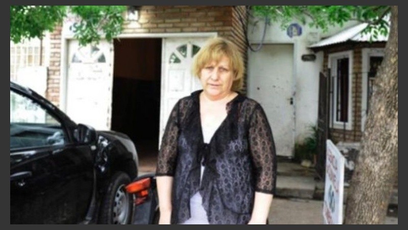 Hace años que Adriana denunció a los narcos de su barrio. 