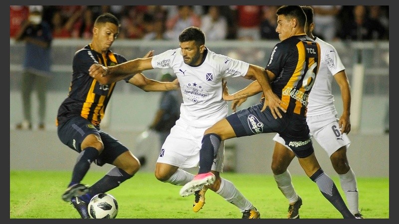 Tobio y Martínez ante Gigliotti.