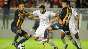 Tobio y Martínez ante Gigliotti.