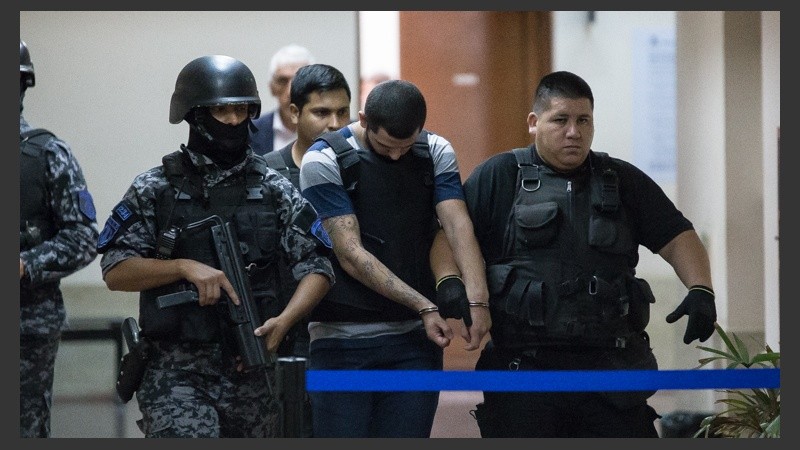 Alan Funes en uno de sus traslados a Tribunales por el juicio en su contra. 