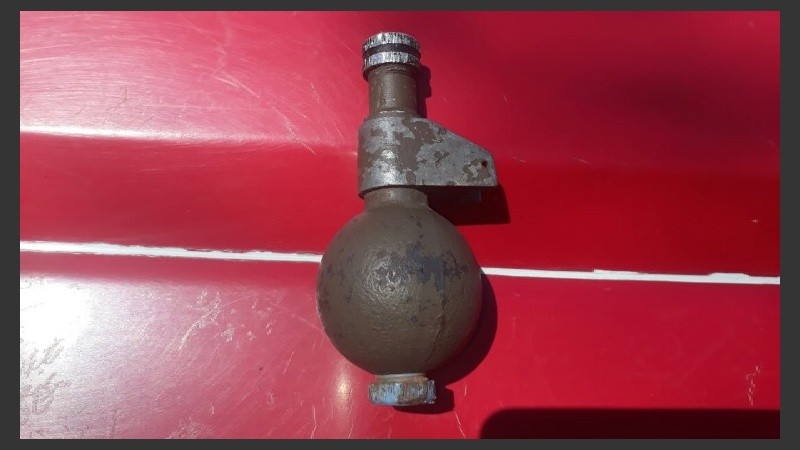 El el coche también se encontró una granada.