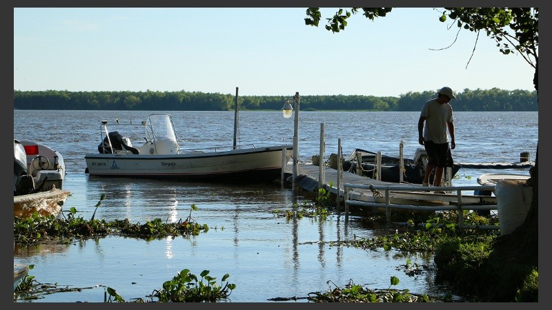 Pobladores de islas, siempre los más afectados cuando el río sube.