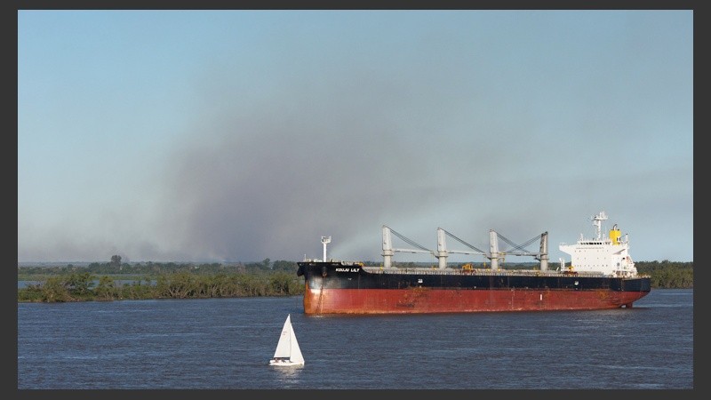 Las columnas de humo se divisaron desde la costa central.