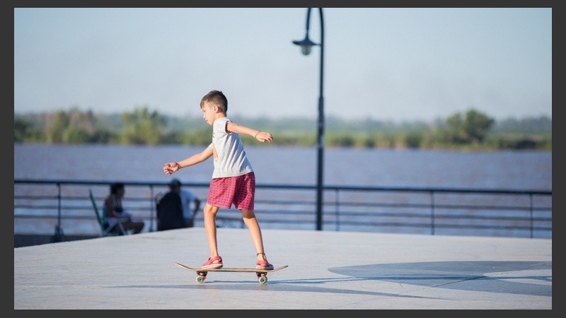 Los más pequeños también se animan a rodar en cuatro ruedas.