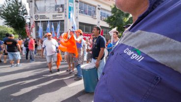 Espera con corte de calle en San Lorenzo y Lagos.