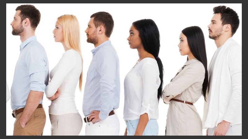 Permanecer de pie reduce los ataques cardíacos, apoplejías y diabetes.